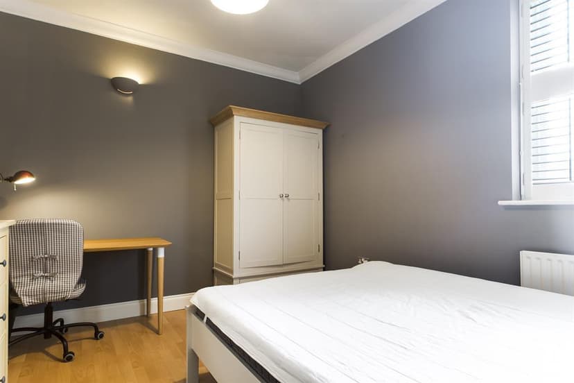 Flat 3, Royal Court 56 Bugle Street - Image 9