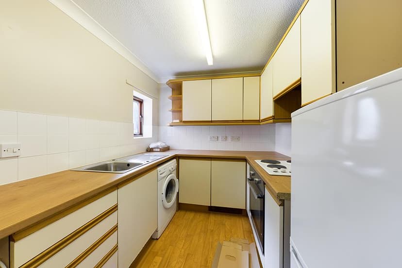 56, Hubert Road - Image 2