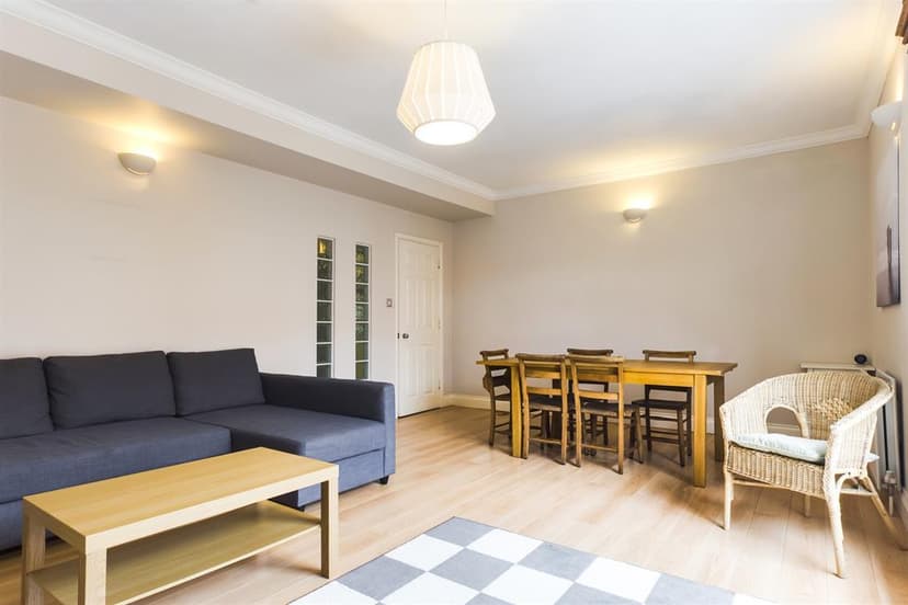 Flat 3, Royal Court 56 Bugle Street - Image 5