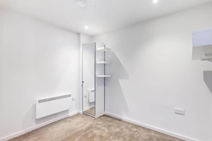 12, Croydon Road - Image 4