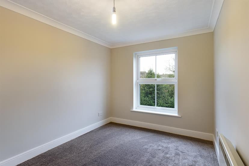 24, Oak Tree Lane - Image 8