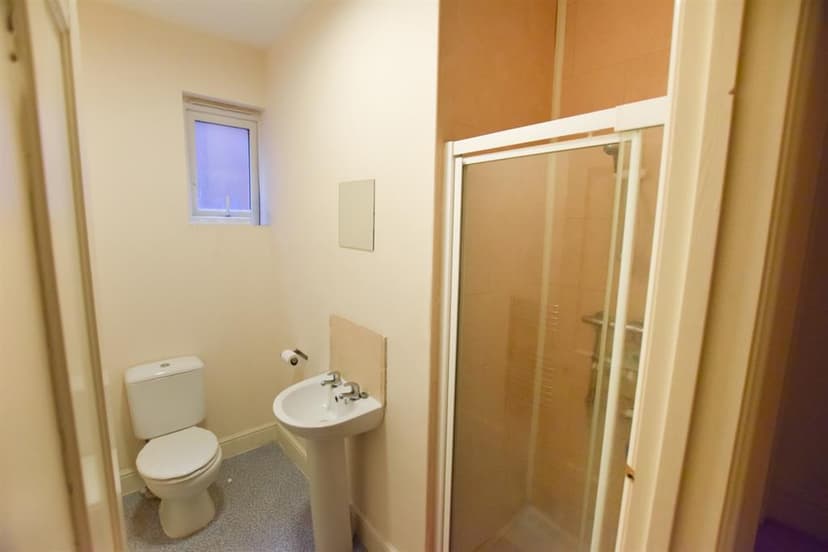 Room 6 67 Arthur Road - Image 5