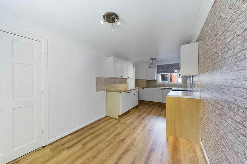 110, Tiverton Road - Image 3