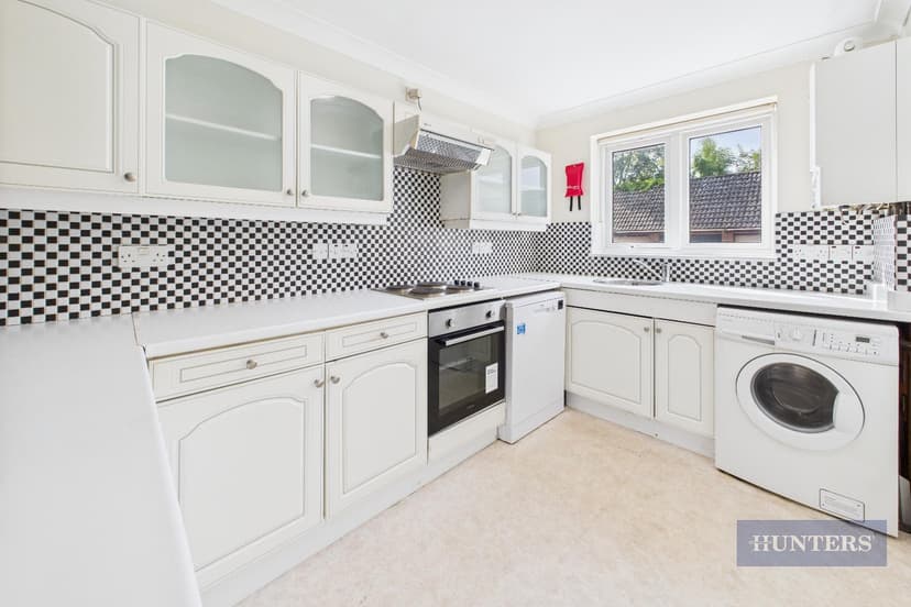 34 Berkeley Close - Image 2