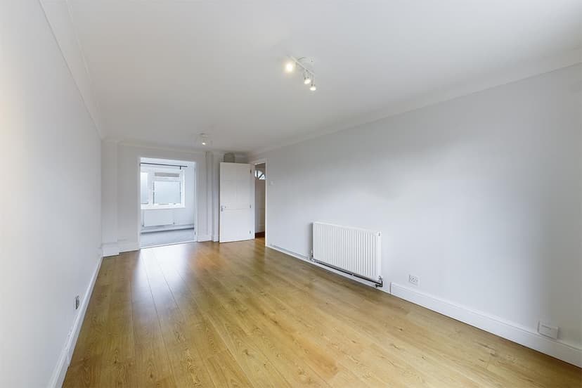 110, Tiverton Road - Image 4