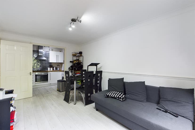 Flat 17, Edencroft, Wheeleys Road - Image 6