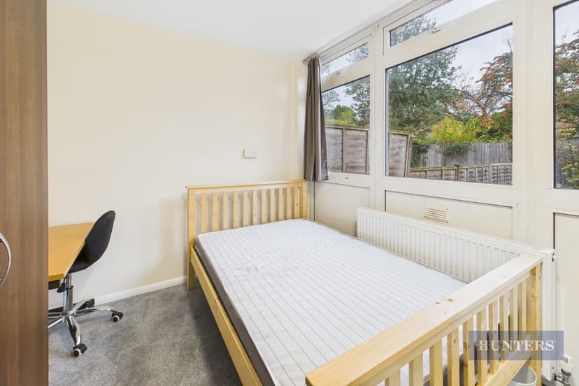 25A, Harold Road - Image 11