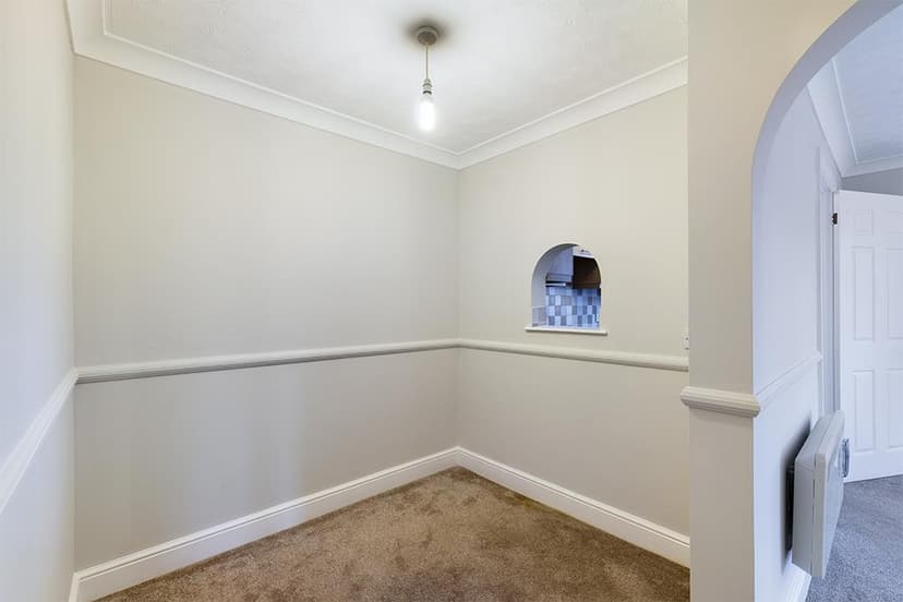 24, Oak Tree Lane - Image 5