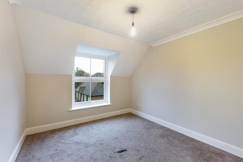 24, Oak Tree Lane - Image 9