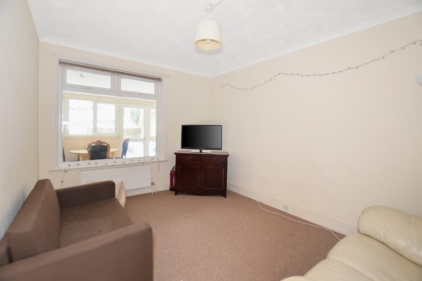 6, Coronation Road - Image 5