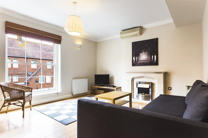 Flat 3, Royal Court 56 Bugle Street - Image 4