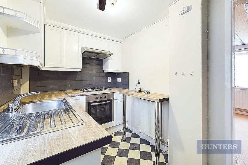 15, Daisy Road - Image 2