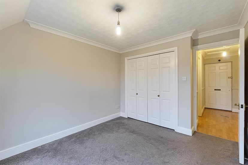 24, Oak Tree Lane - Image 6