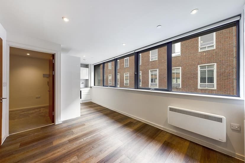 12, Croydon Road - Image 2