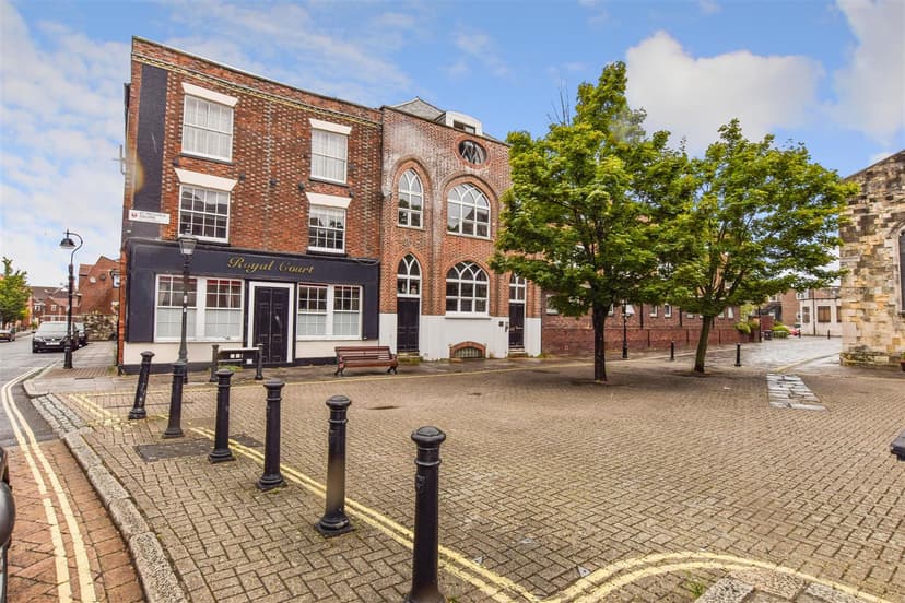 Flat 3, Royal Court 56 Bugle Street - Image 1