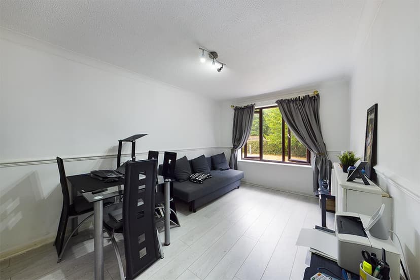 Flat 17, Edencroft, Wheeleys Road - Image 4