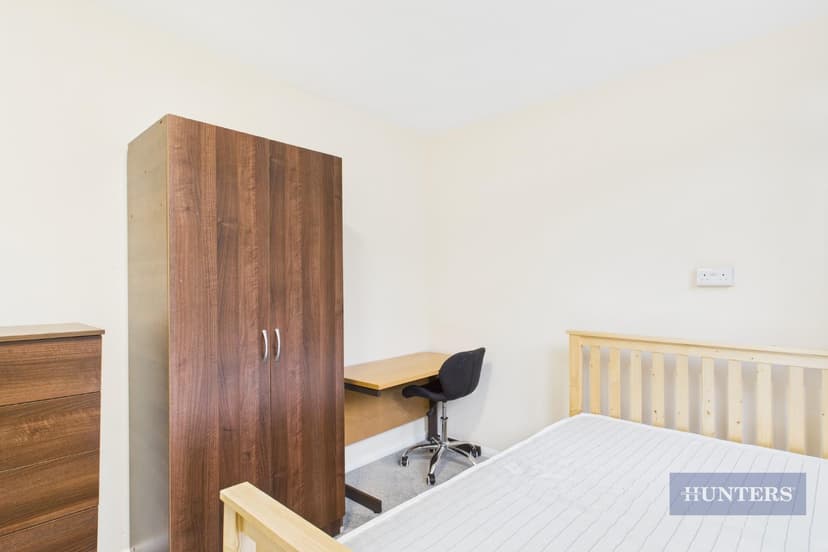 25A, Harold Road - Image 12