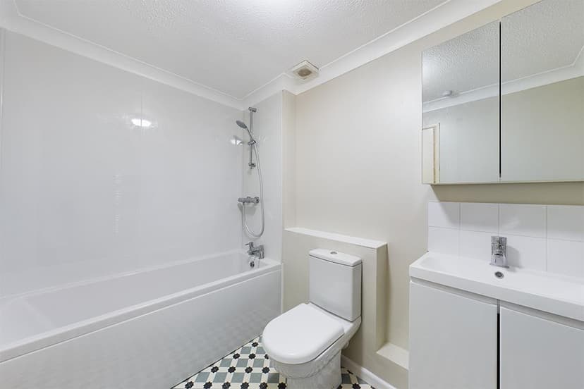 56, Hubert Road - Image 4