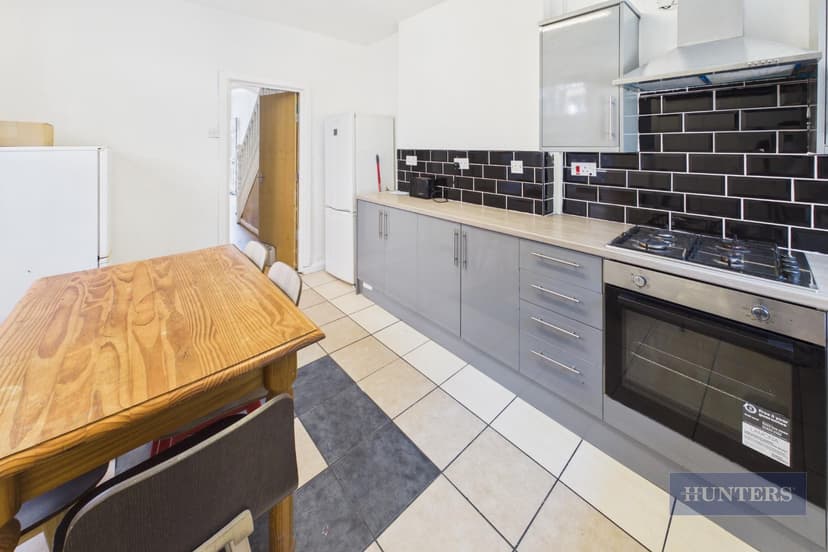 Room 2, 5 Thackeray Road - Image 5