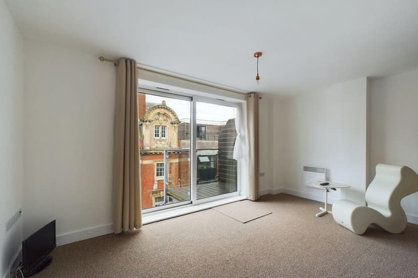 37, Kimber House 118 High Street - Image 3