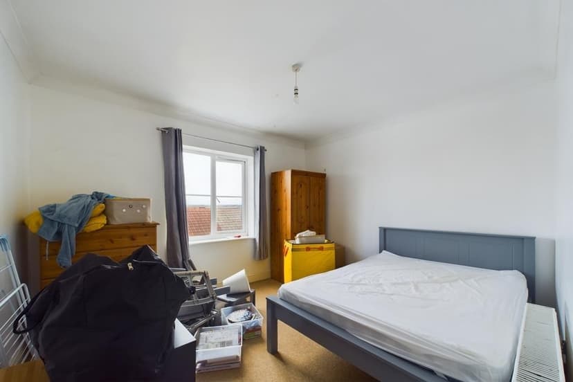 240, Hubert Road - Image 12