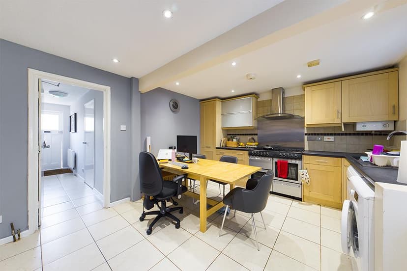 Room 2, 31 Ranelagh Gardens - Image 1