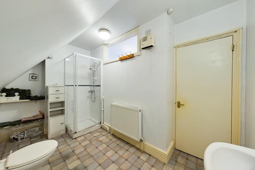 17, Heeley Road - Image 8