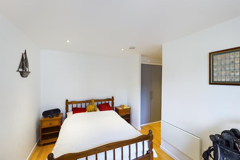 Flat 2, Oak Tree Lane - Image 6
