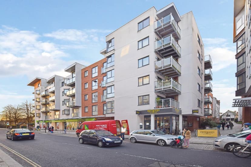 Flat 45, Castle Place 117 High Street - Image 1
