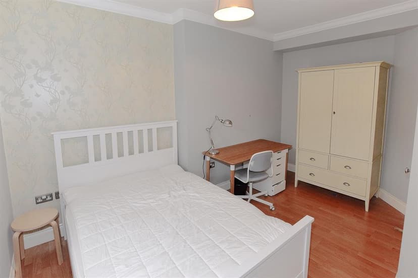 Flat 3, Royal Court 56 Bugle Street - Image 6
