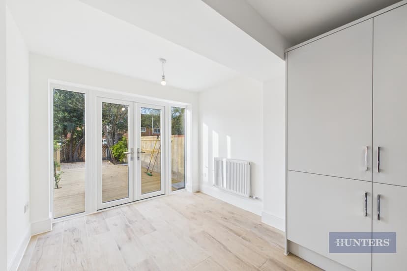 164, Hubert Road - Image 10