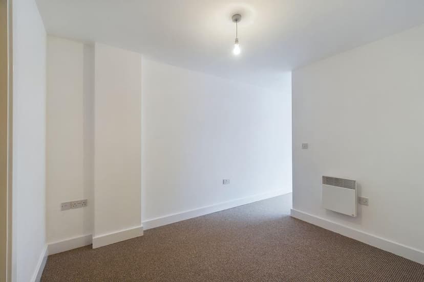 37, Kimber House 118 High Street - Image 7