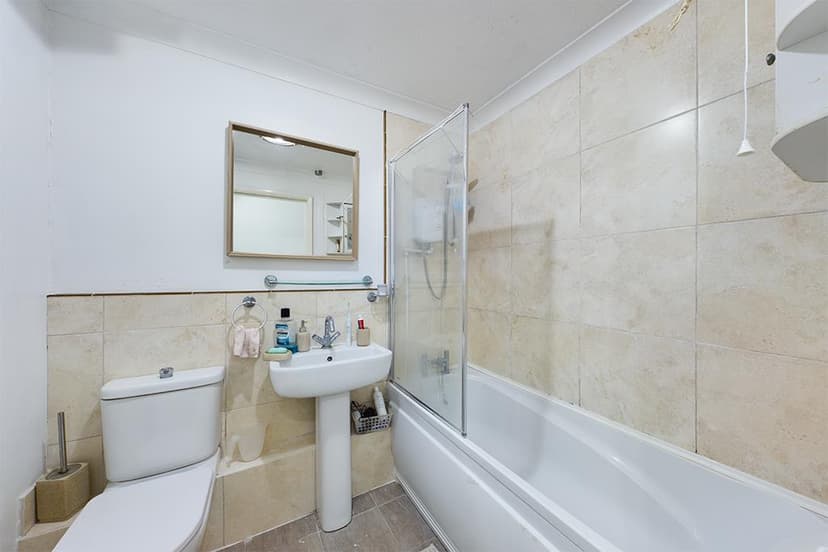 Flat 17, Edencroft, Wheeleys Road - Image 2