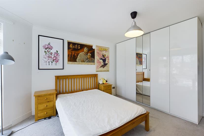 Flat 4, Hamilton Court 22 Winn Road - Image 4