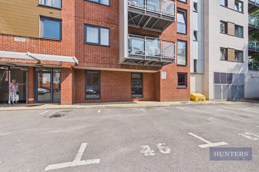 Flat 45, Castle Place 117 High Street - Image 9