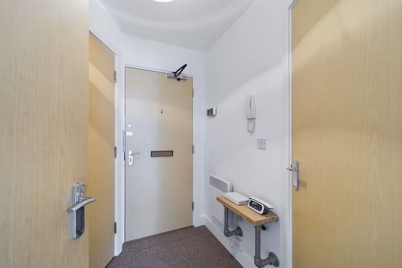 37, Kimber House 118 High Street - Image 9