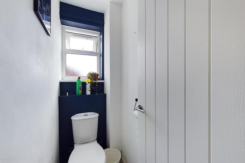 Flat 4, Hamilton Court 22 Winn Road - Image 6