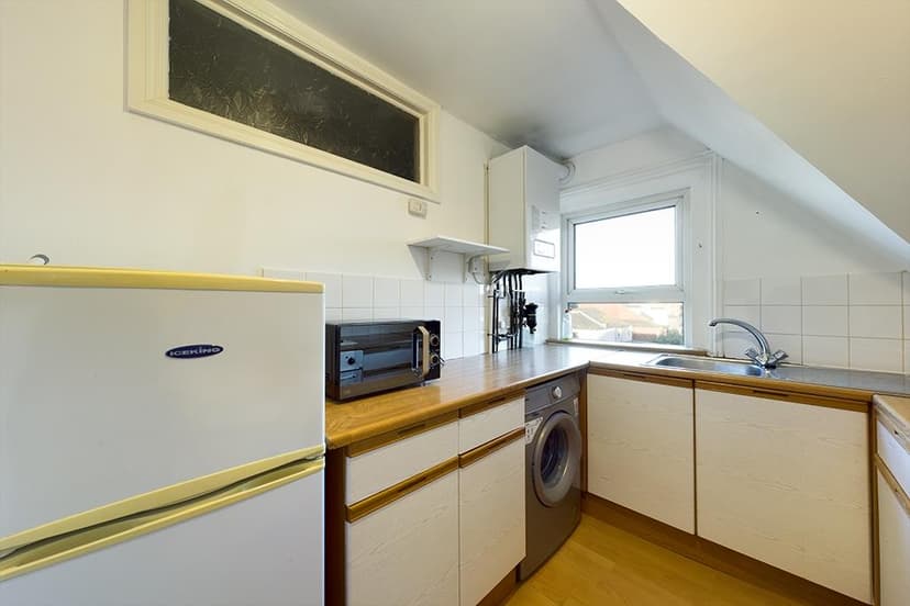 17, Heeley Road - Image 4