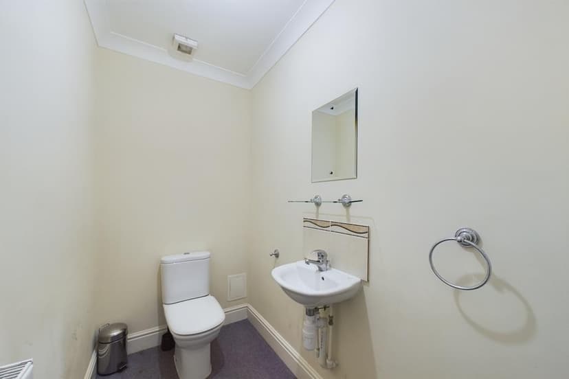 240, Hubert Road - Image 7