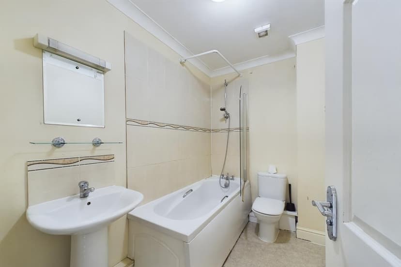 240, Hubert Road - Image 11