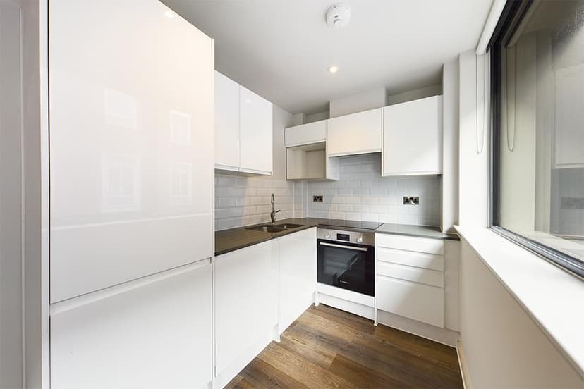 12, Croydon Road - Image 3
