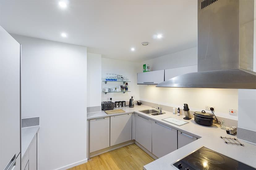 Flat 2, Oak Tree Lane - Image 3