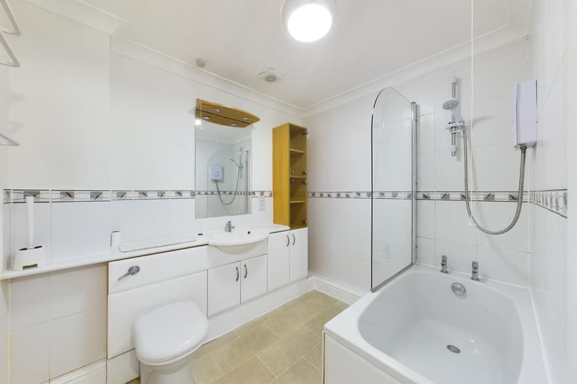 24, Oak Tree Lane - Image 10