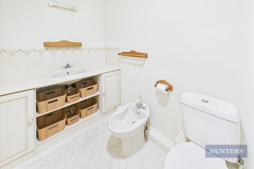 34 Berkeley Close - Image 12