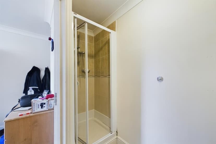 240, Hubert Road - Image 10