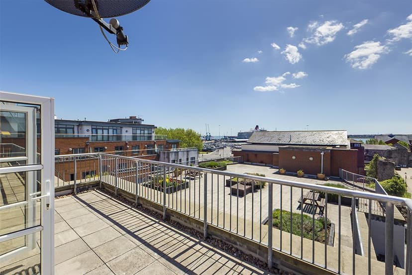 City Court, Flat 36 15 Lower Canal Walk - Image 1