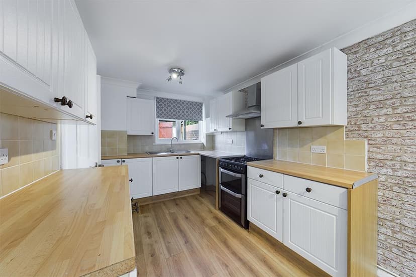 110, Tiverton Road - Image 2