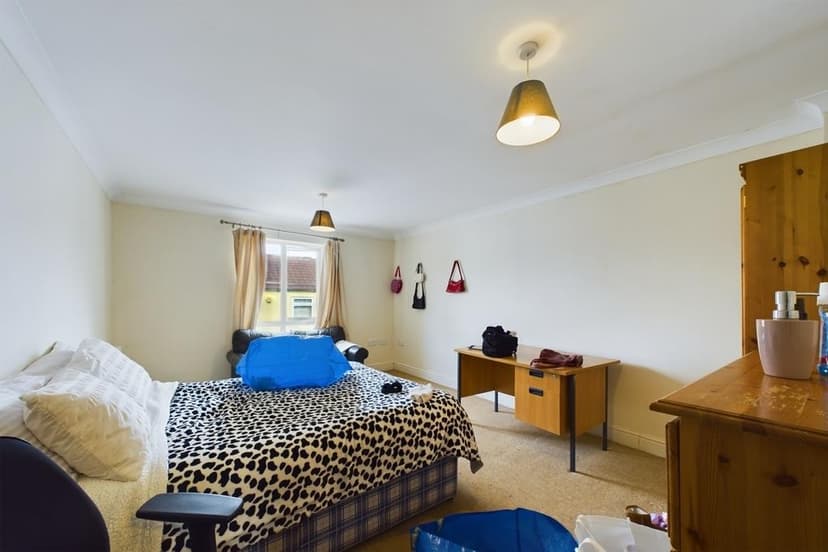 240, Hubert Road - Image 13