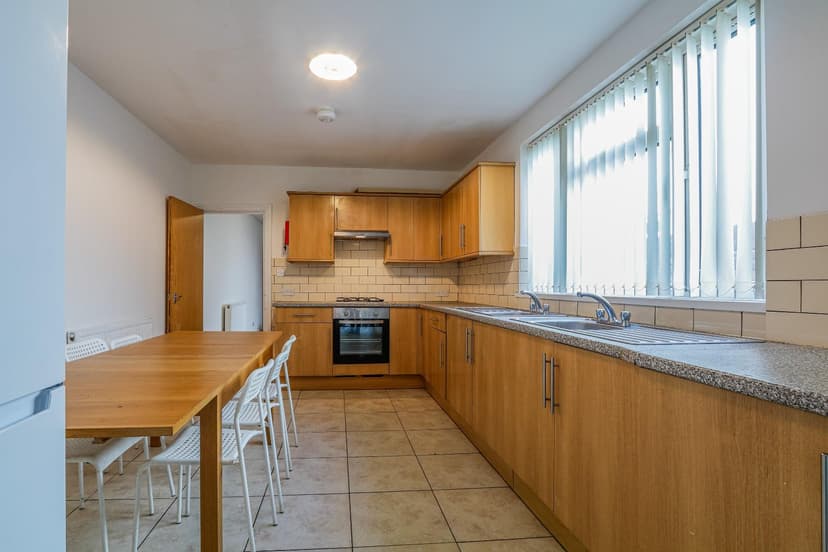 ROOMS, 92 Colum Road - Image 2