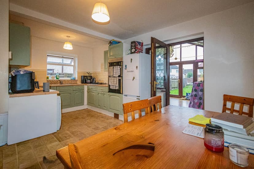 30 Rodney Crescent - Image 1